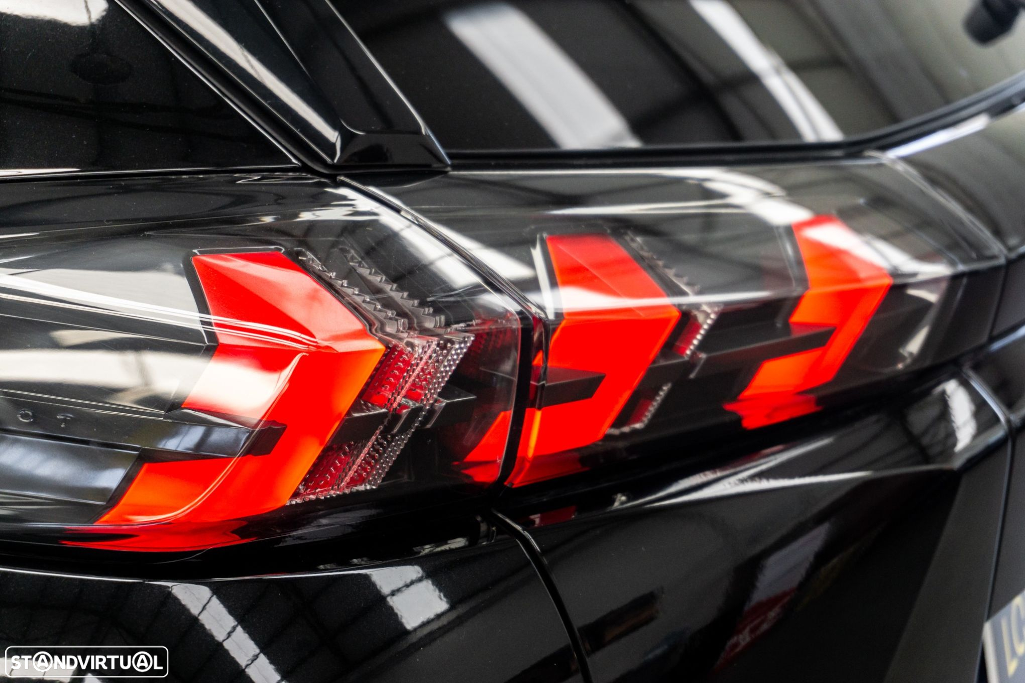 Peugeot 2008 1.2 PureTech Allure Pack EAT8 - 9
