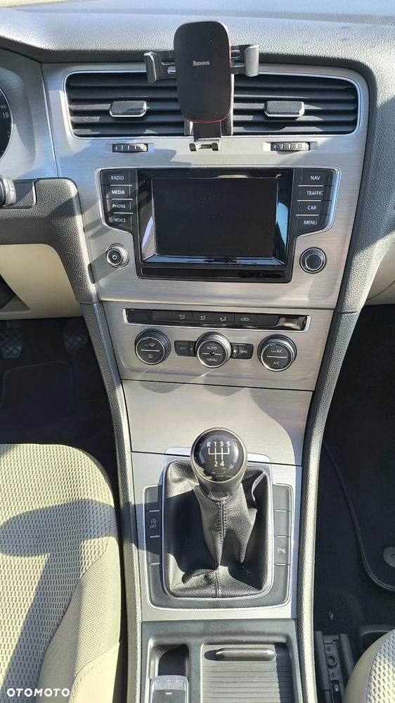 Volkswagen Golf 1.6 TDI BMT Comfortline - 18