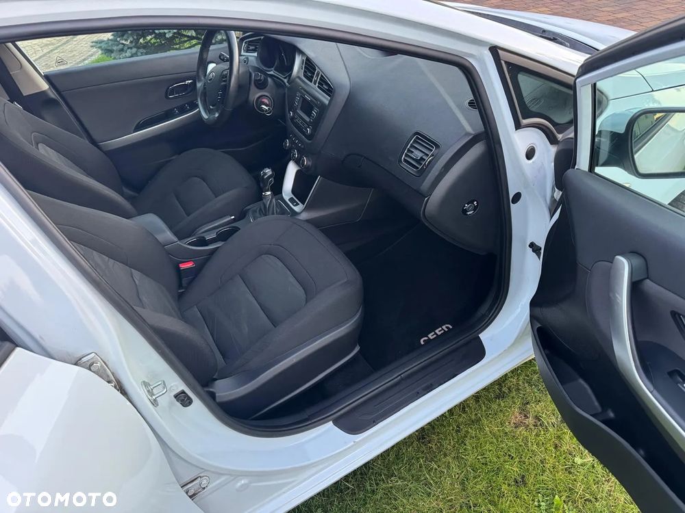 Kia Ceed - 10
