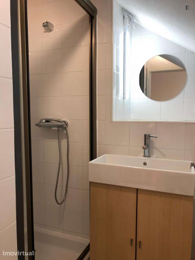 Quarto - localizado em Paranhos Porto - Grande imagem: 3/30
