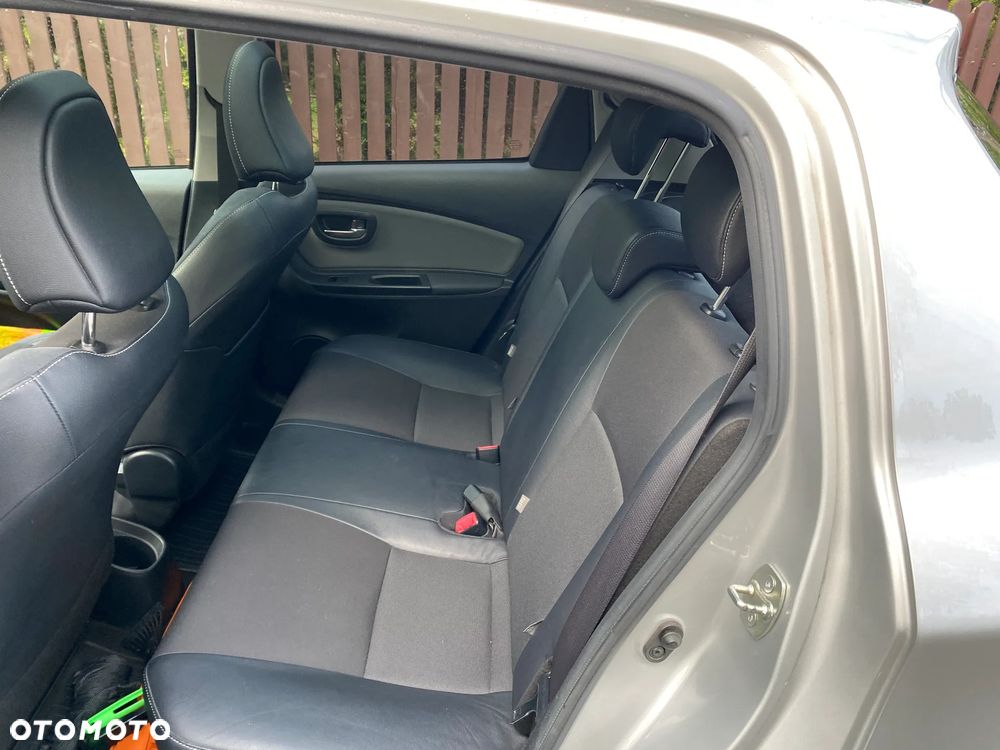Toyota Yaris Hybrid 100 Dynamic - 4