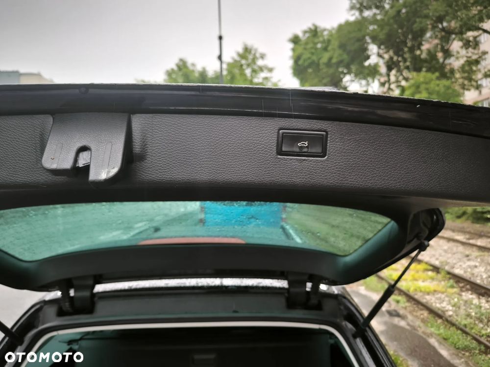 Volkswagen Passat - 11