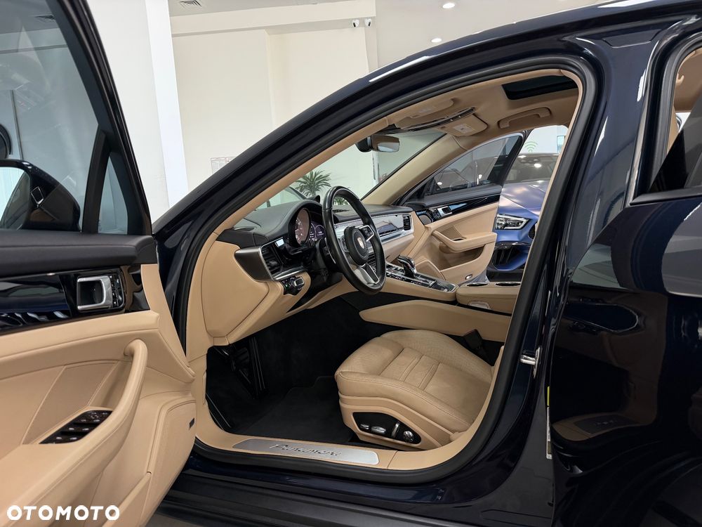 Porsche Panamera - 25