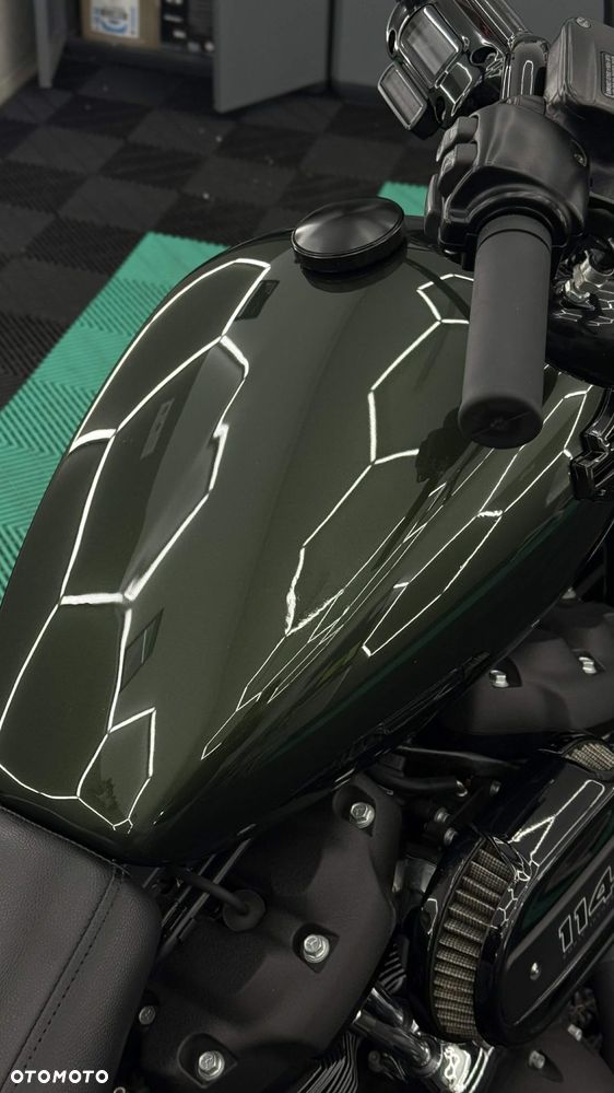 Harley-Davidson Softail Street Bob - 2