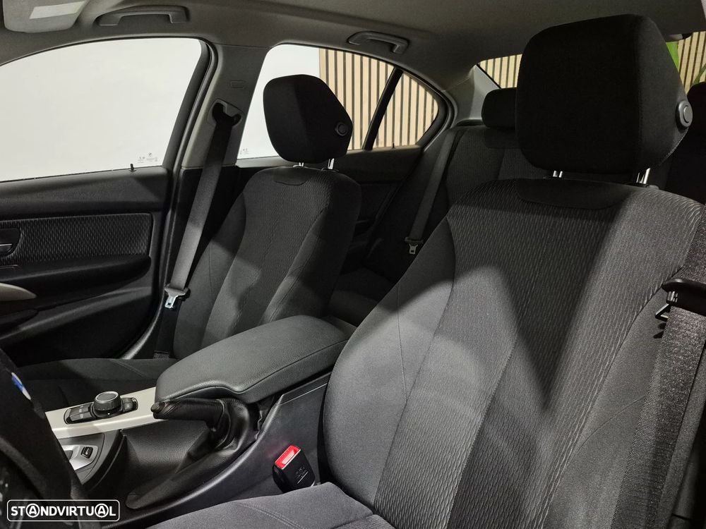 BMW 330 e iPerformance Advantage - 33