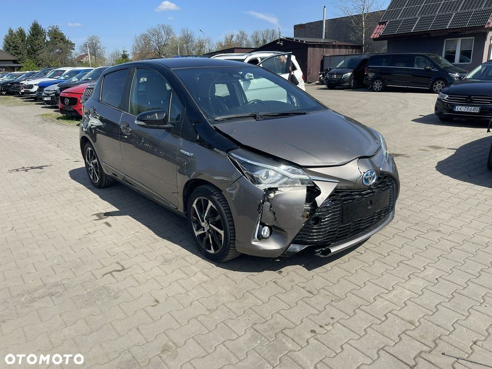 Toyota Yaris Hybrid 100 Selection Passion - 4