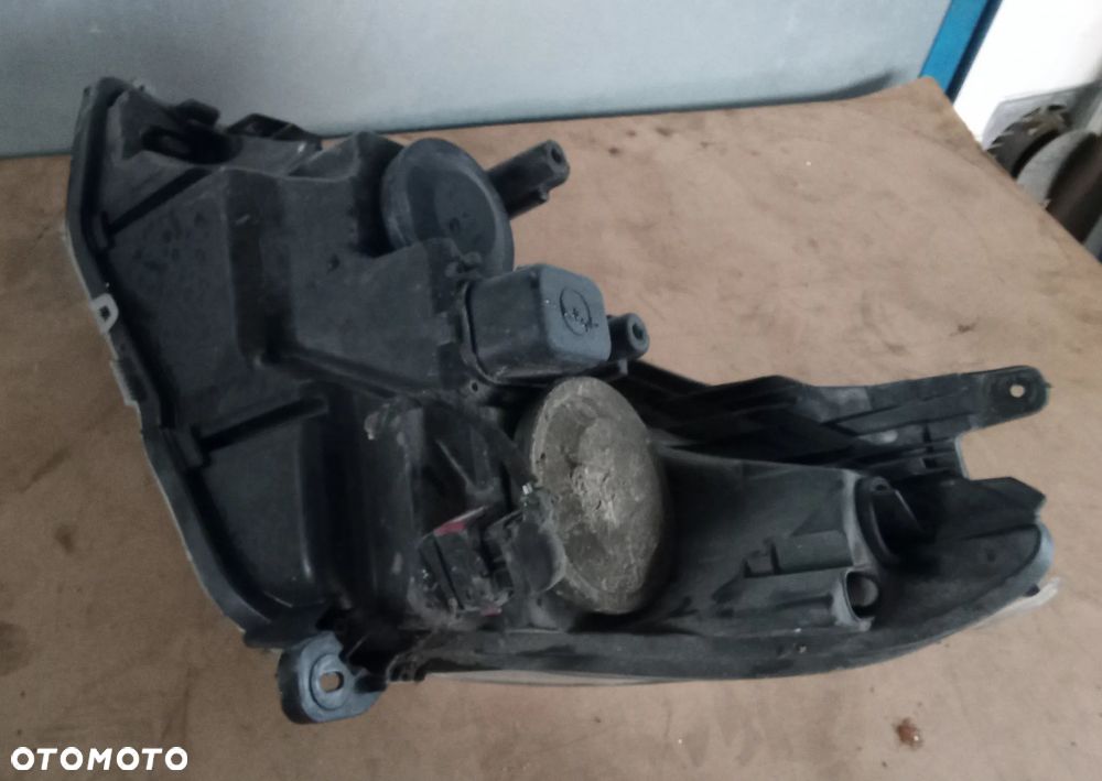 Lampa prawa przód Opel Astra H lift 08r. - 2