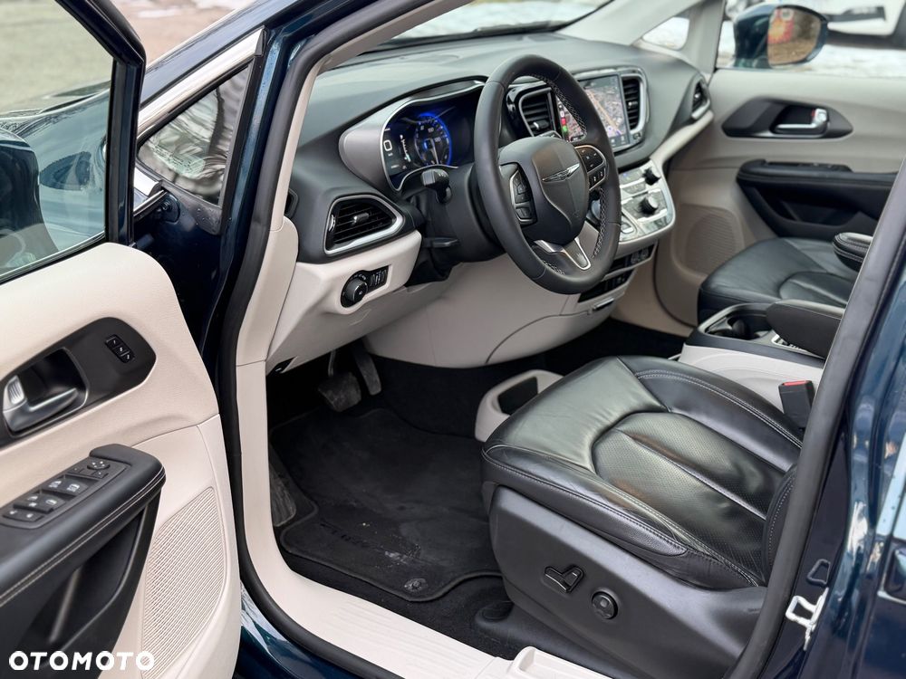 Chrysler Pacifica - 10