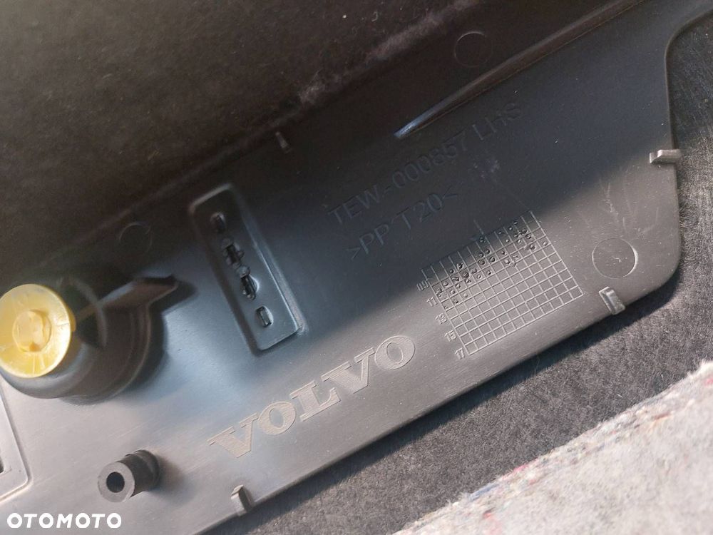 TAPICERKA PLASTIK KLAPY BAGAŻNIKA VOLVO XC60 I - 7