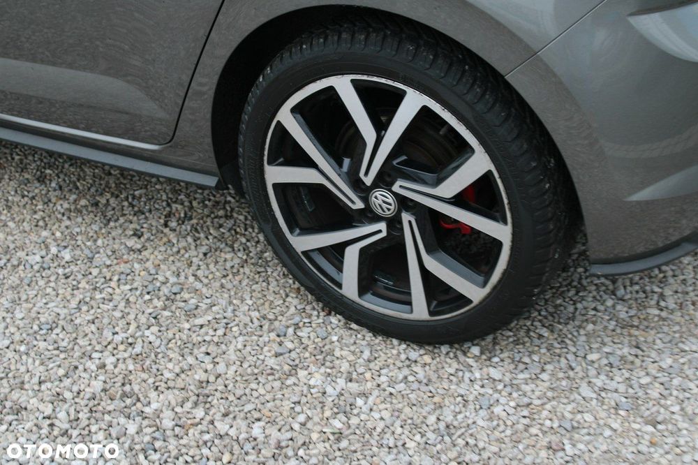 Volkswagen Polo - 10