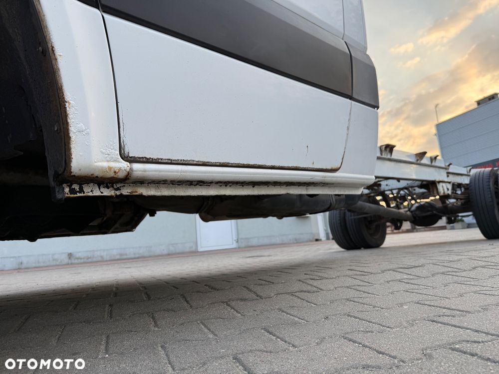 Mercedes-Benz Sprinter - 13
