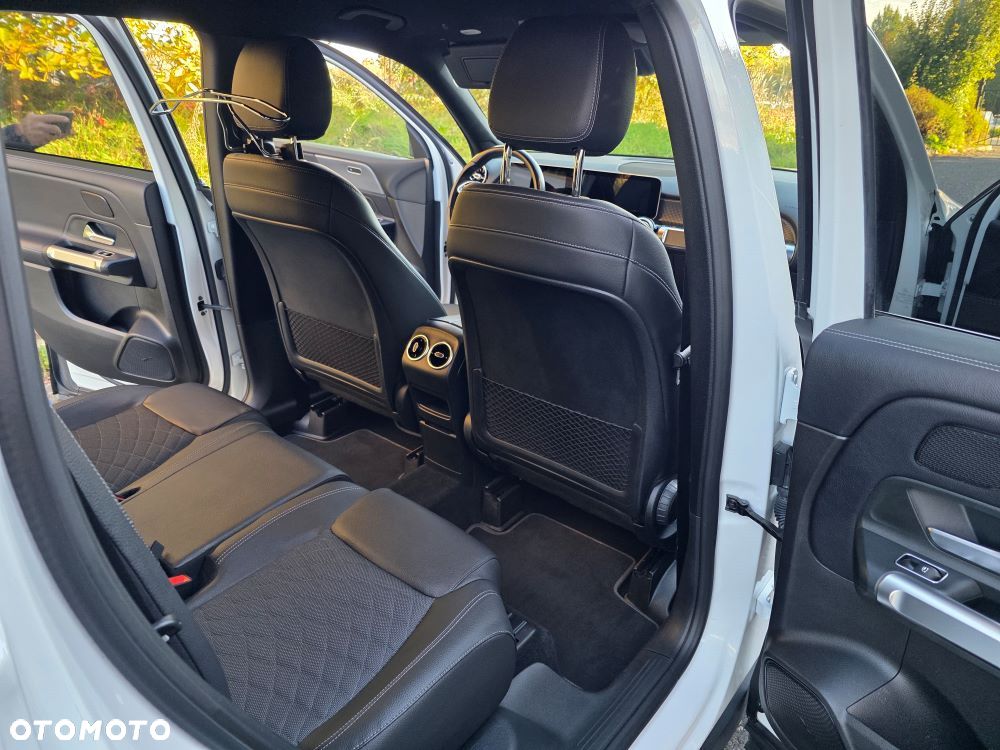 Mercedes-Benz GLB - 17