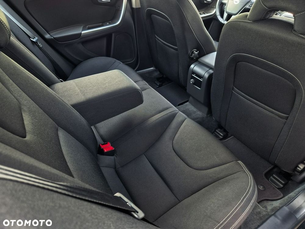 Volvo S60 D3 Momentum - 24