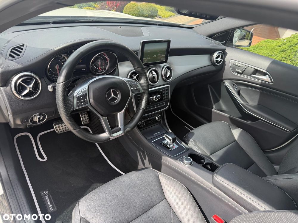 Mercedes-Benz GLA 45 AMG 4Matic 7G-DCT - 34