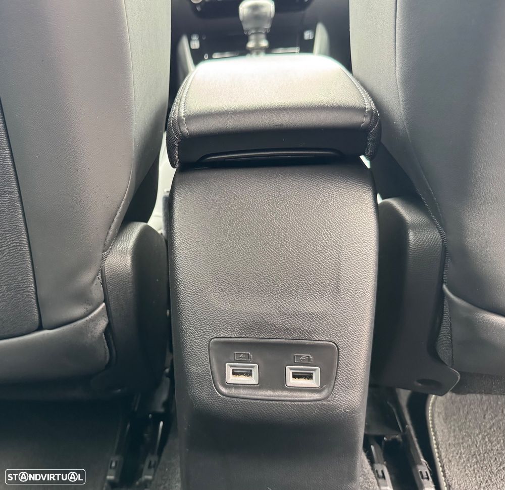 Peugeot 2008 PureTech 130 GT — fotografia 15