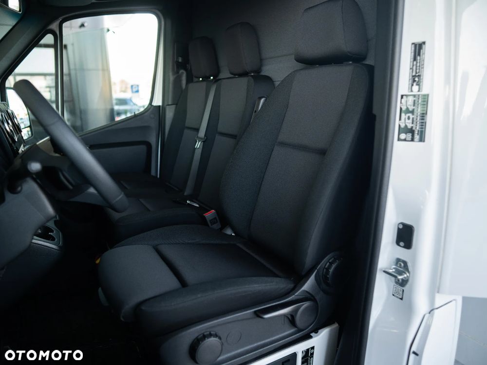Mercedes-Benz eSprinter - 11