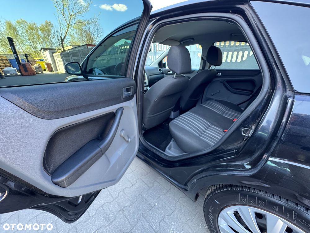 Ford Focus 1.8 Style+ - 24