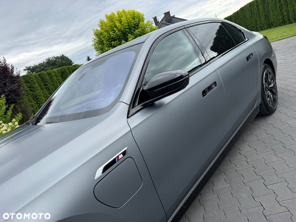 BMW Seria 7 M760e PHEV xDrive Individual Edition sport - 27