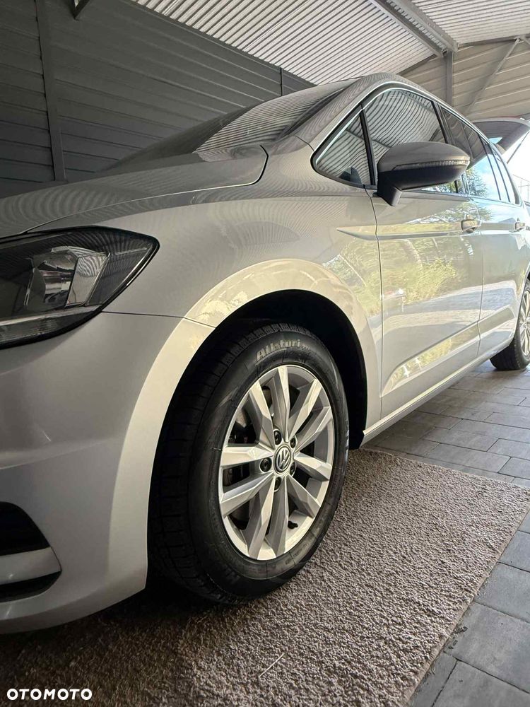 Volkswagen Touran - 4
