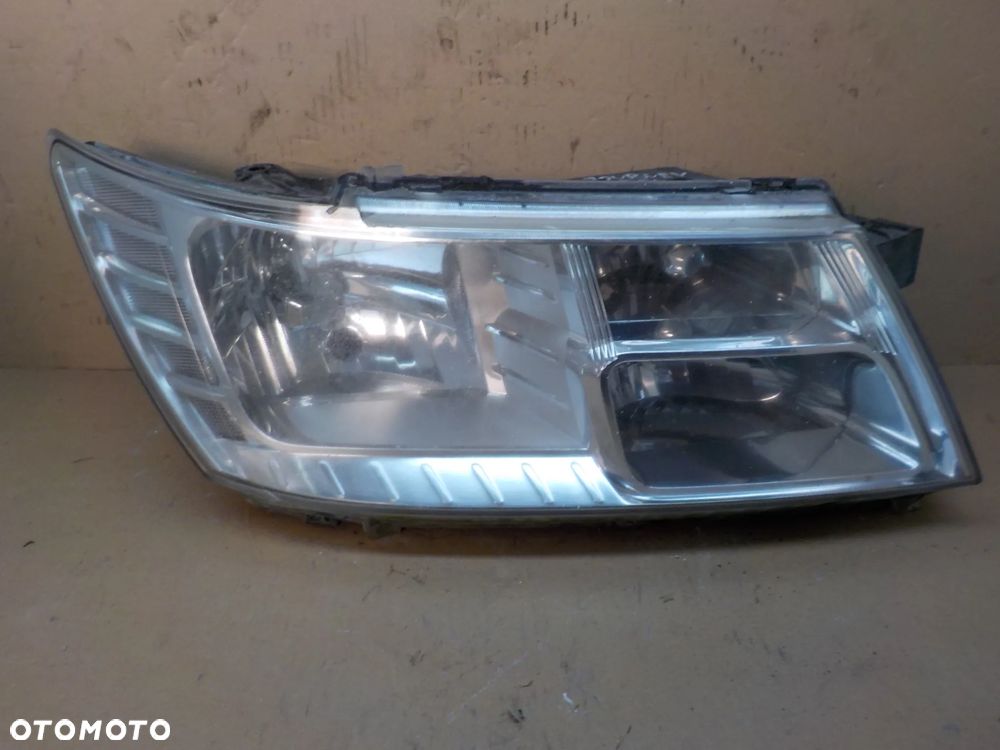 DODGE JOURNEY LAMPA PRAWA PRZÓD EUROPA - 1