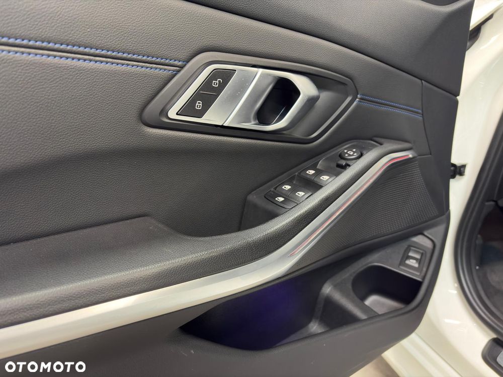 BMW Seria 3 330i xDrive M Sport sport - 16