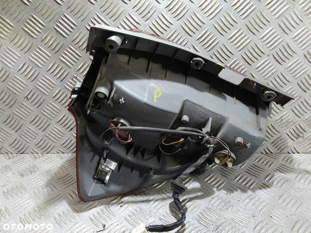 LAMPA PRAWA TYLNA KIA CEED - 2
