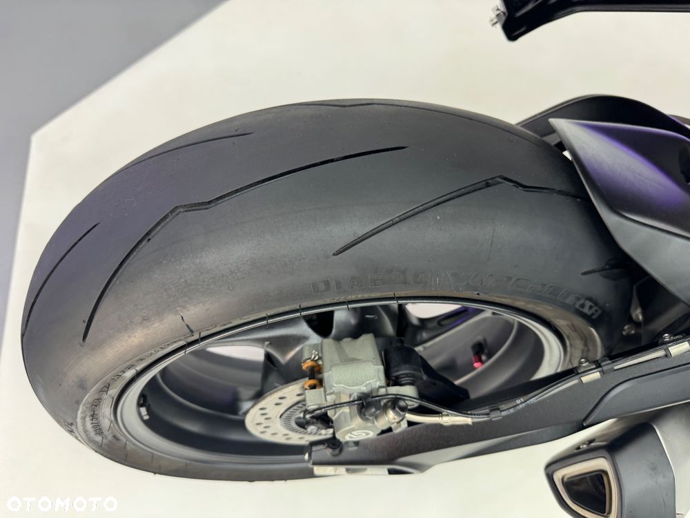 Triumph Street Triple - 10