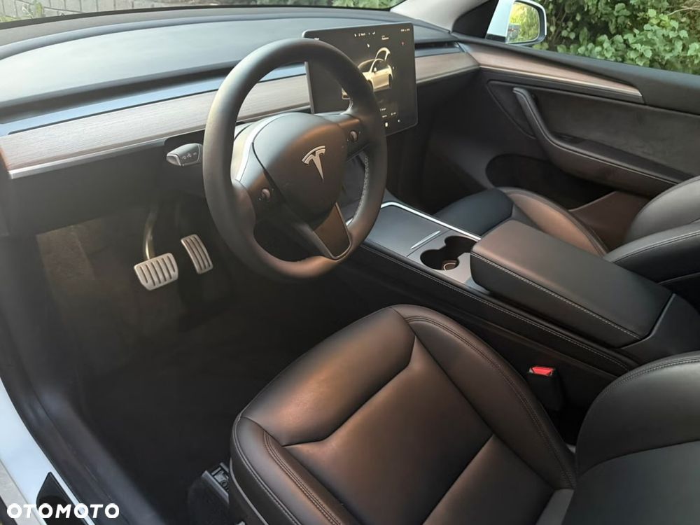 Tesla Model Y Performance AWD - 16