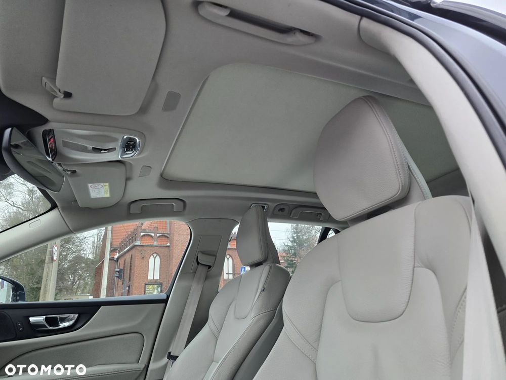 Volvo V60 T4 Geartronic R-Design - 9