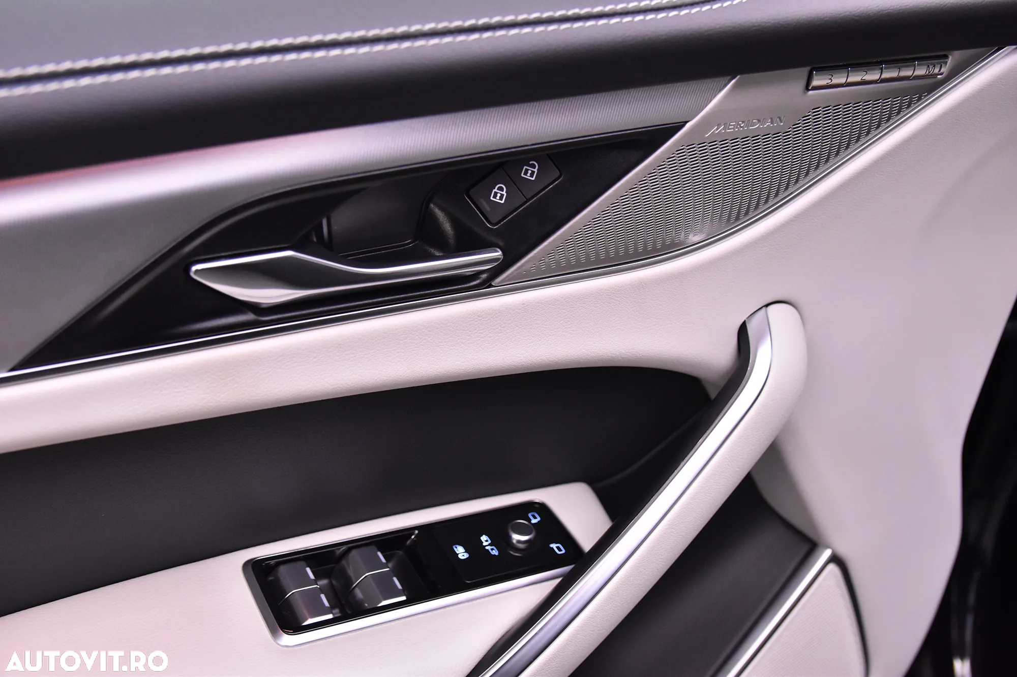 Jaguar F-Pace - 14