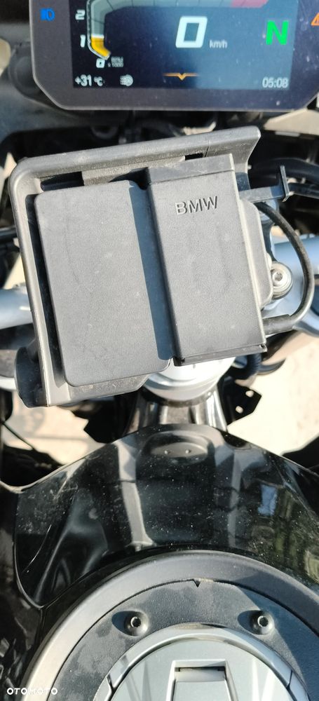 BMW F - 17