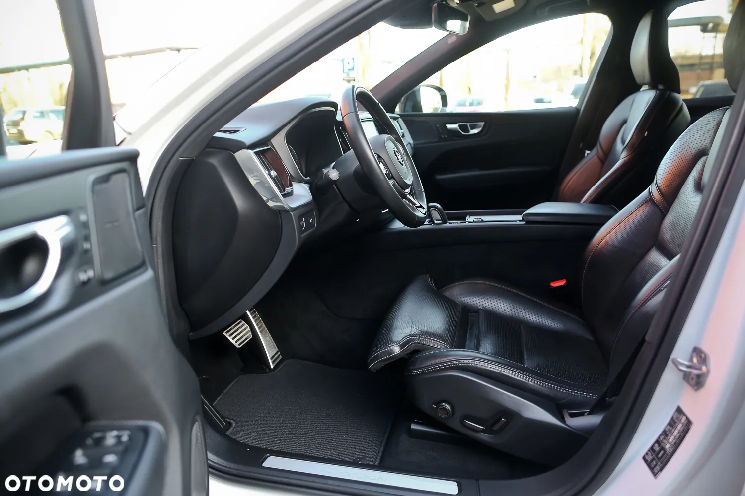 Volvo XC 60 D5 AWD Geartronic RDesign - 22