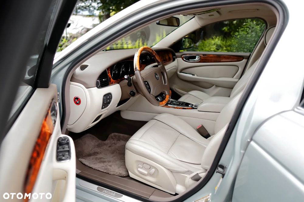 Jaguar XJ XJ8 4.2 LWB - 12