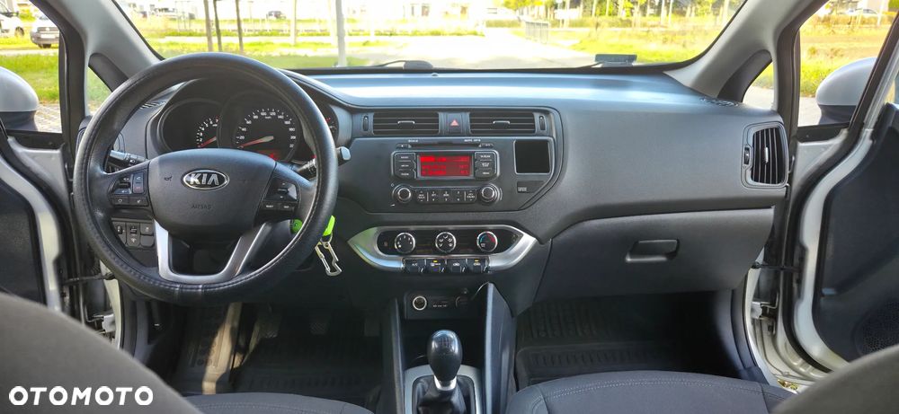 Kia Rio 1.4 M - 10