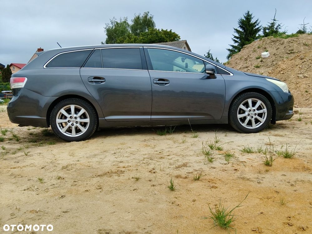 Toyota Avensis - 1