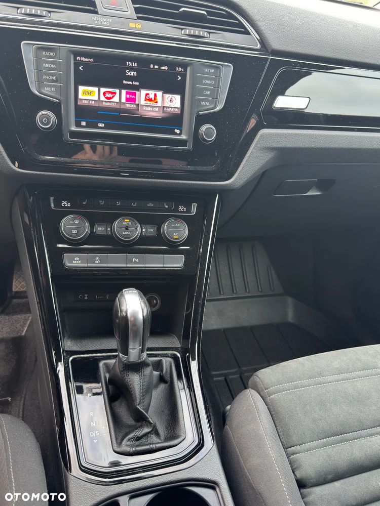 Volkswagen Touran - 12
