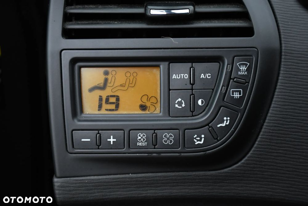 Citroën C4 Picasso 1.6 HDi Equilibre - 24