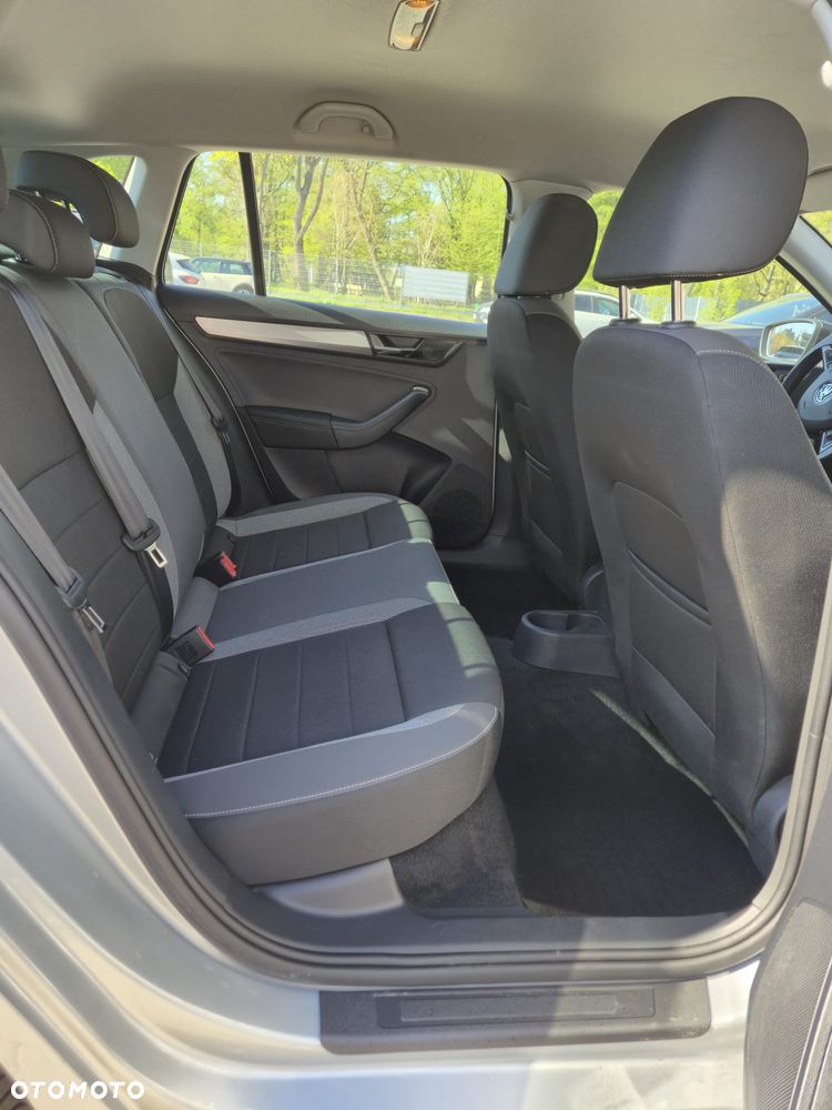 Skoda RAPID Spb 1.0 TSI Ambition - 12