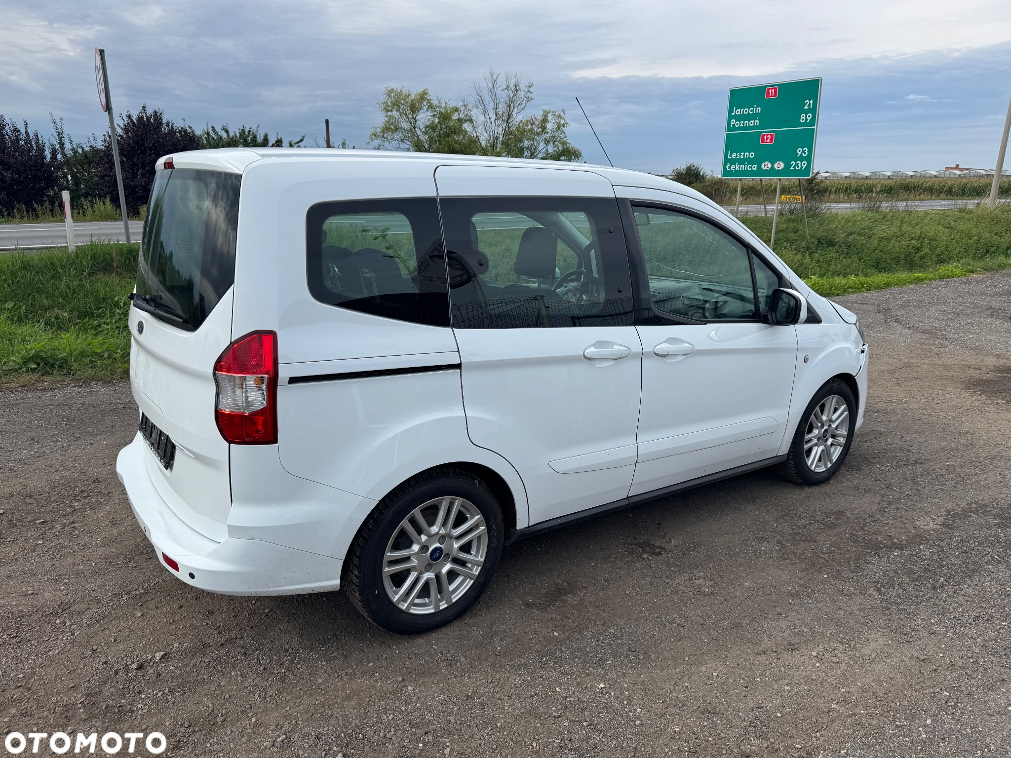 Ford Tourneo Courier 1.5 TDCi S&S Trend - 6