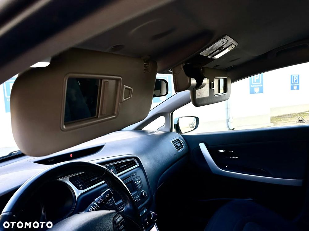 Kia Ceed 1.6 GDI SW Dream-Team Edition - 12