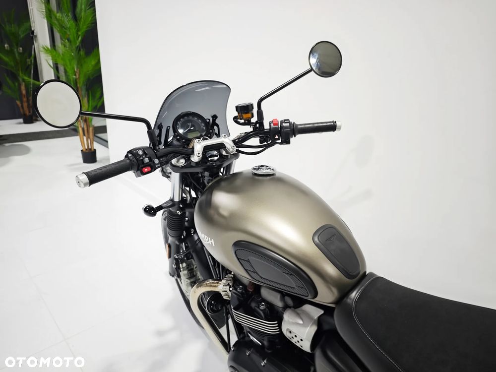 Triumph Bonneville - 17