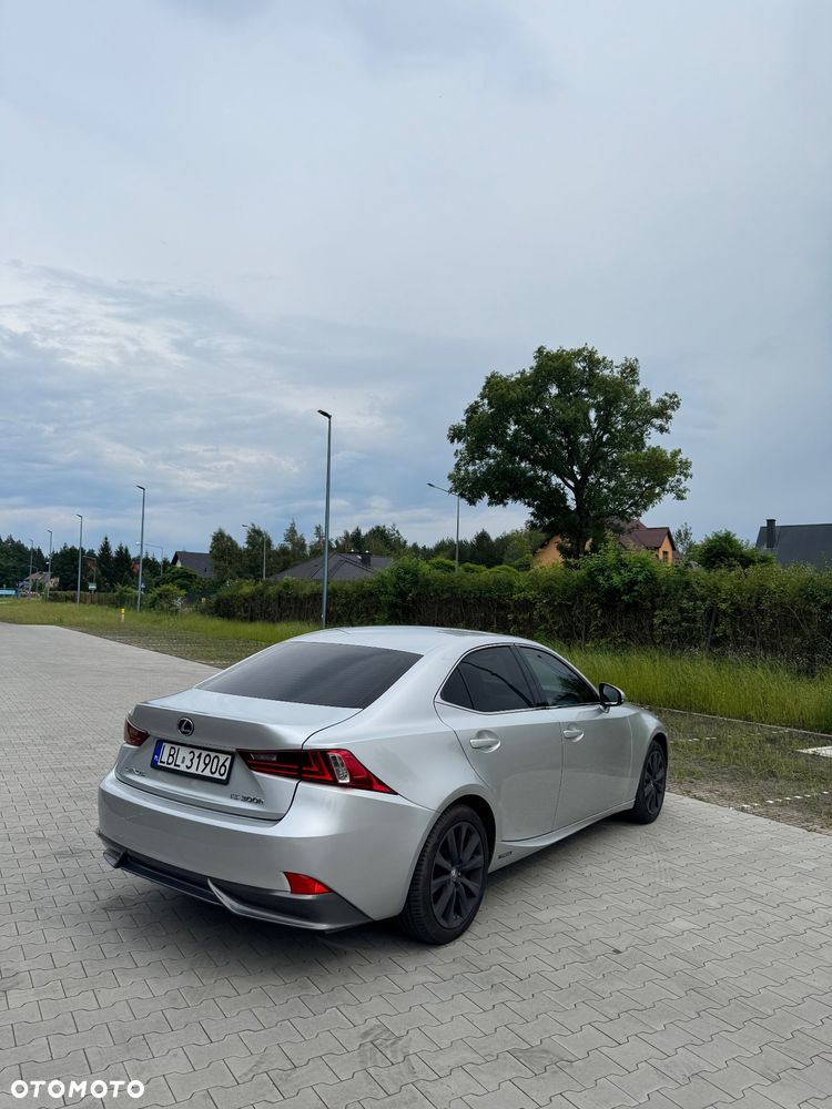 Lexus IS 300h Prestige - 7