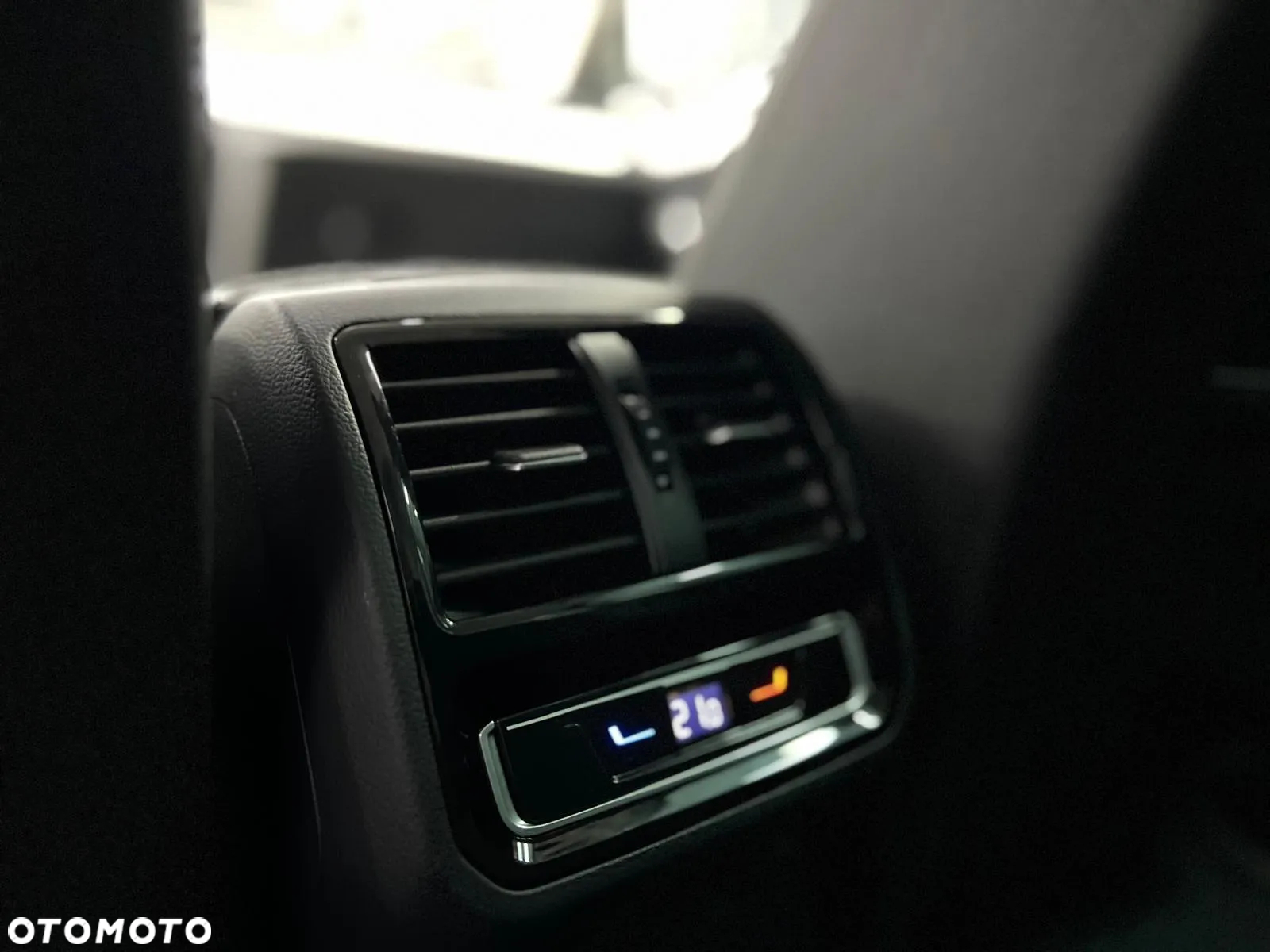 Volkswagen Passat Variant 2.0 TDI SCR DSG 4Motion Business - 34