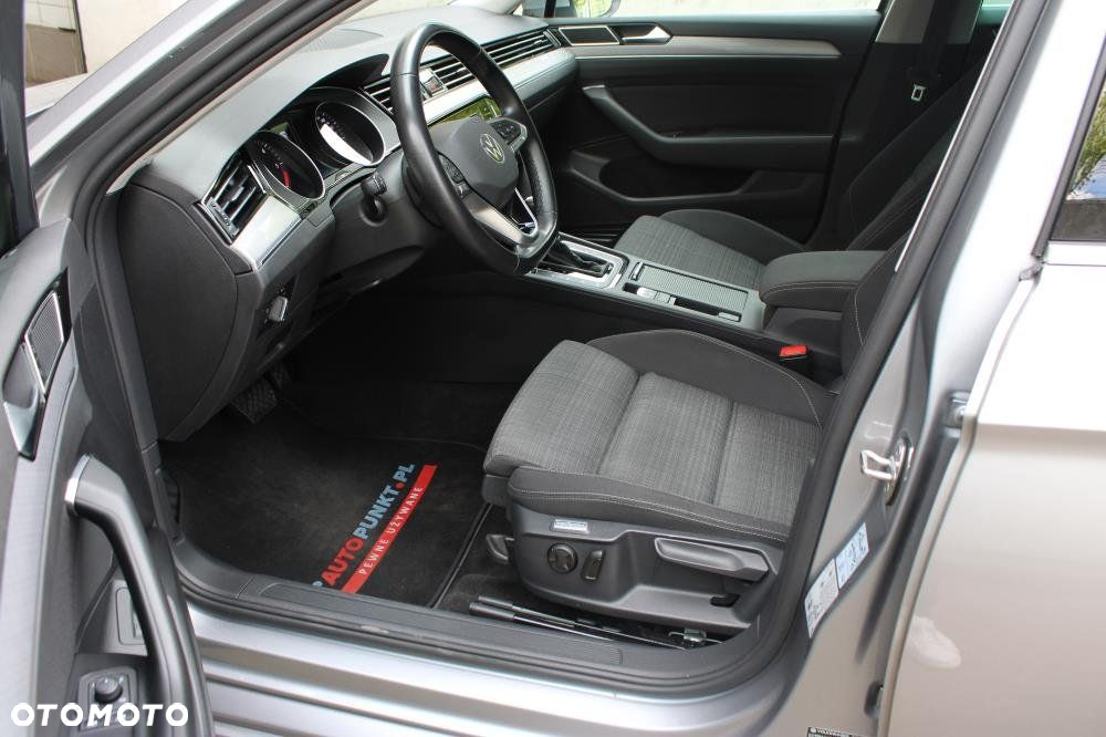 Volkswagen Passat - 12