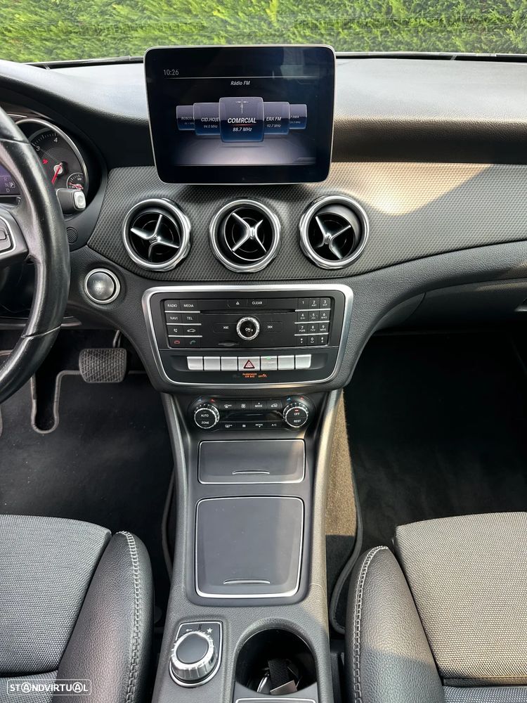 Mercedes-Benz GLA 200 d 7G-DCT Urban - 9