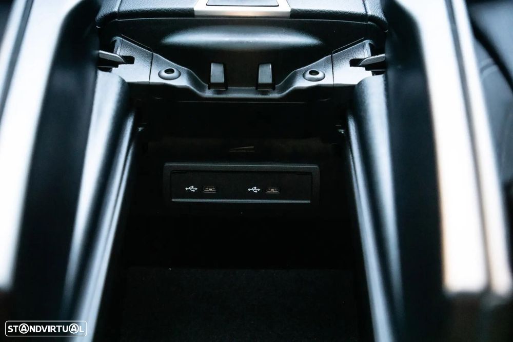 Mercedes-Benz E 300 de 9G-TRONIC AMG Line - 35