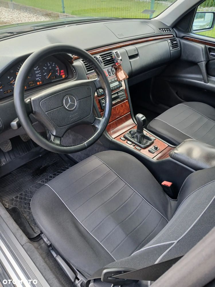 Mercedes-Benz Klasa E 200 CDI Elegance - 27