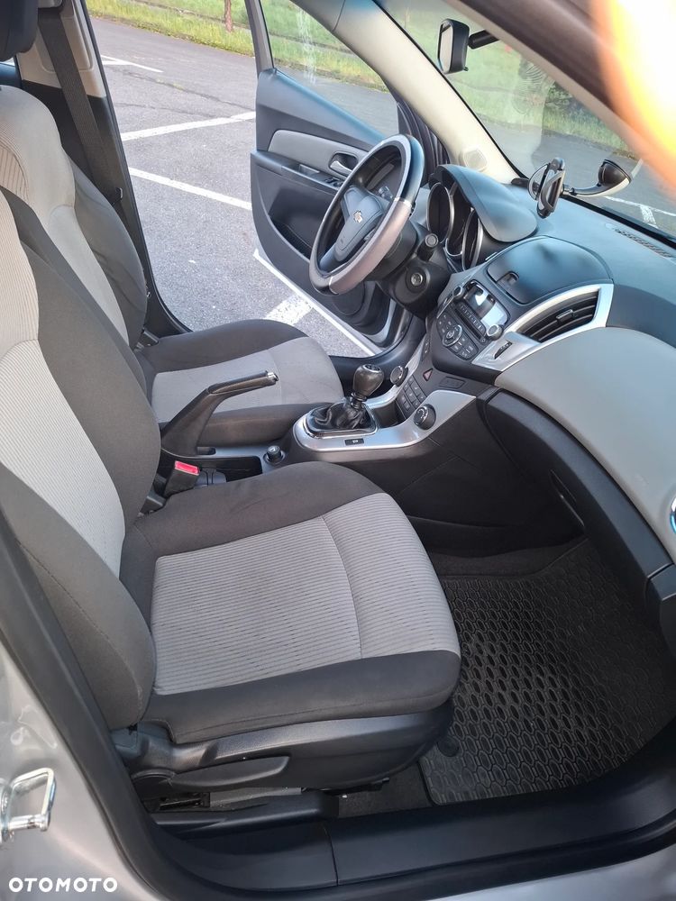 Chevrolet Cruze 1.8 LS+ - 13