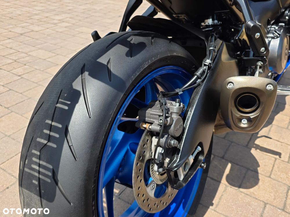 Suzuki GSX 1000 - 16