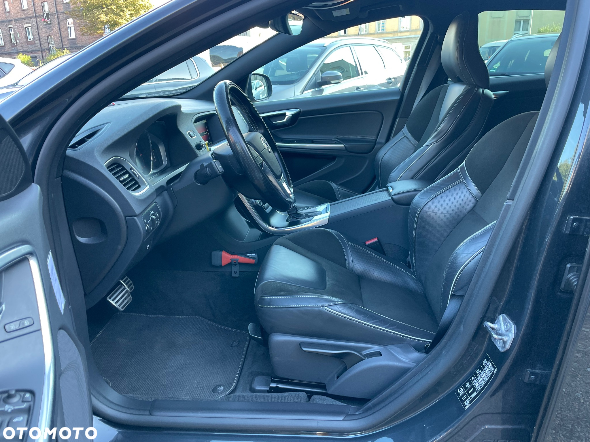 Volvo V60 D3 AWD R-Design - 14